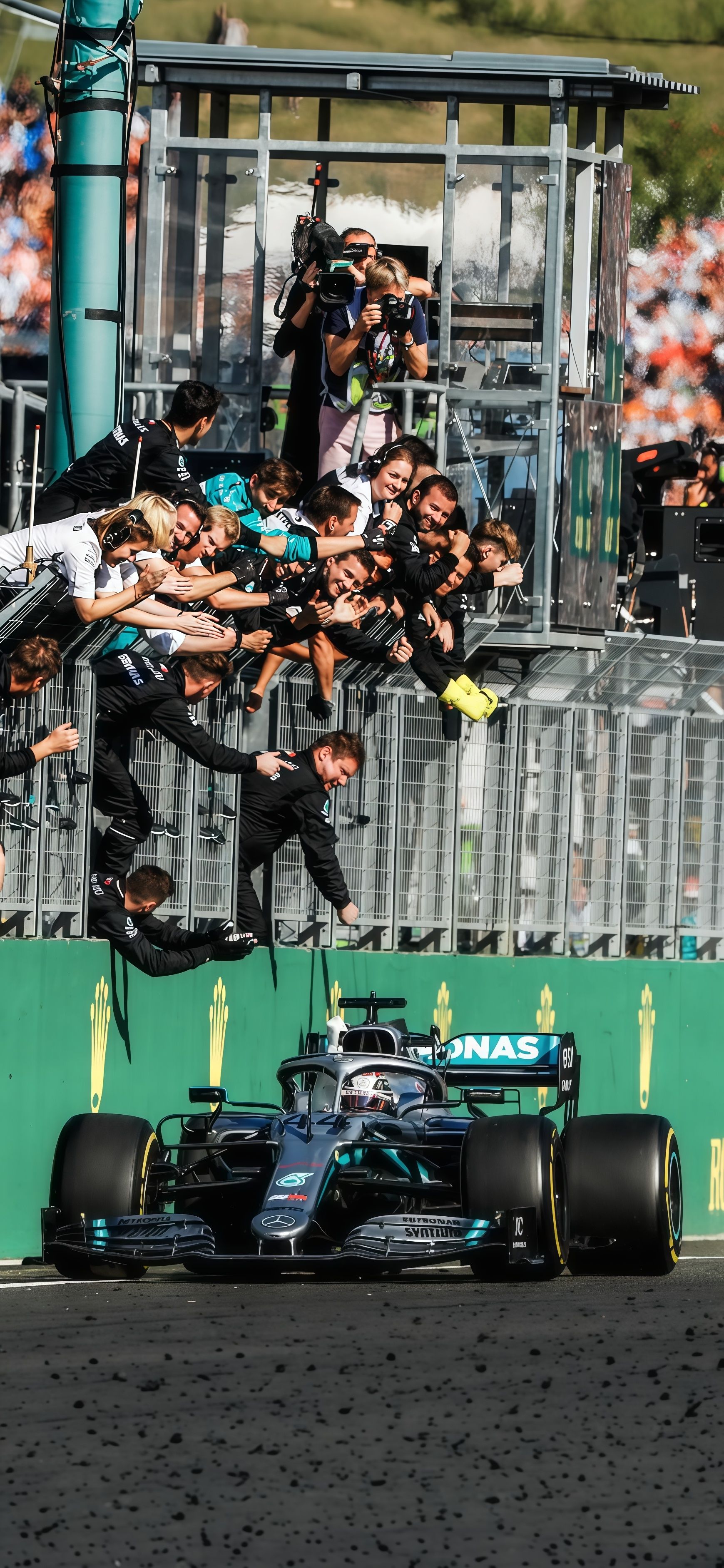 Stunning Lewis Hamilton Racing Wallpaper